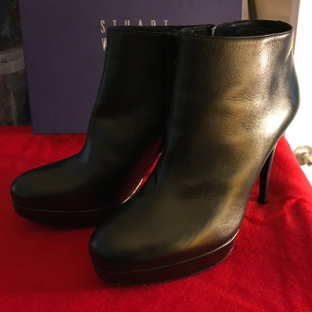 BRAND NEW  Stuart Weitzman Black Leather Booties